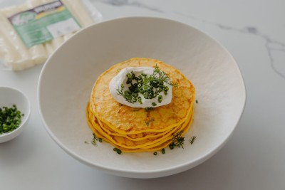 Clătite sărate cu suluguni și ceapă verde